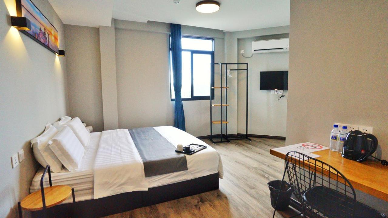Paly Hotel Семпорна Екстериор снимка